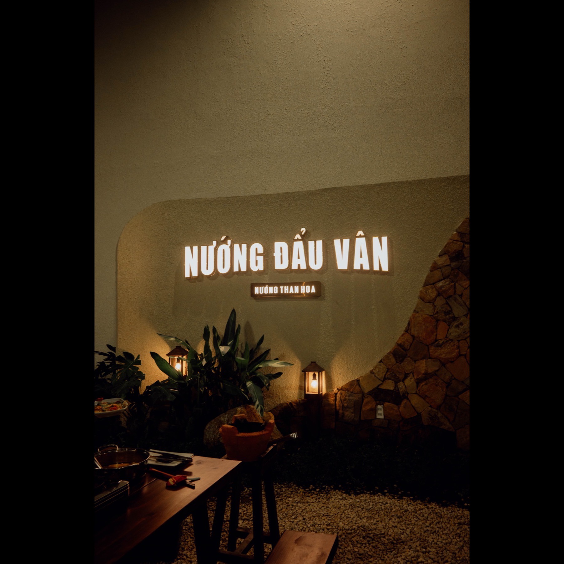 Biển hiệu Nướng Đẩu Vân — Nướng than hoa
